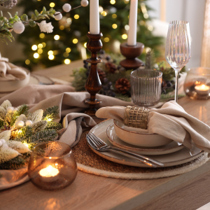 dining table holiday decor